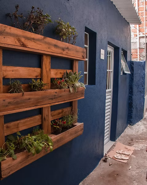 Organização nascida da favela recupera moradias e é premiada